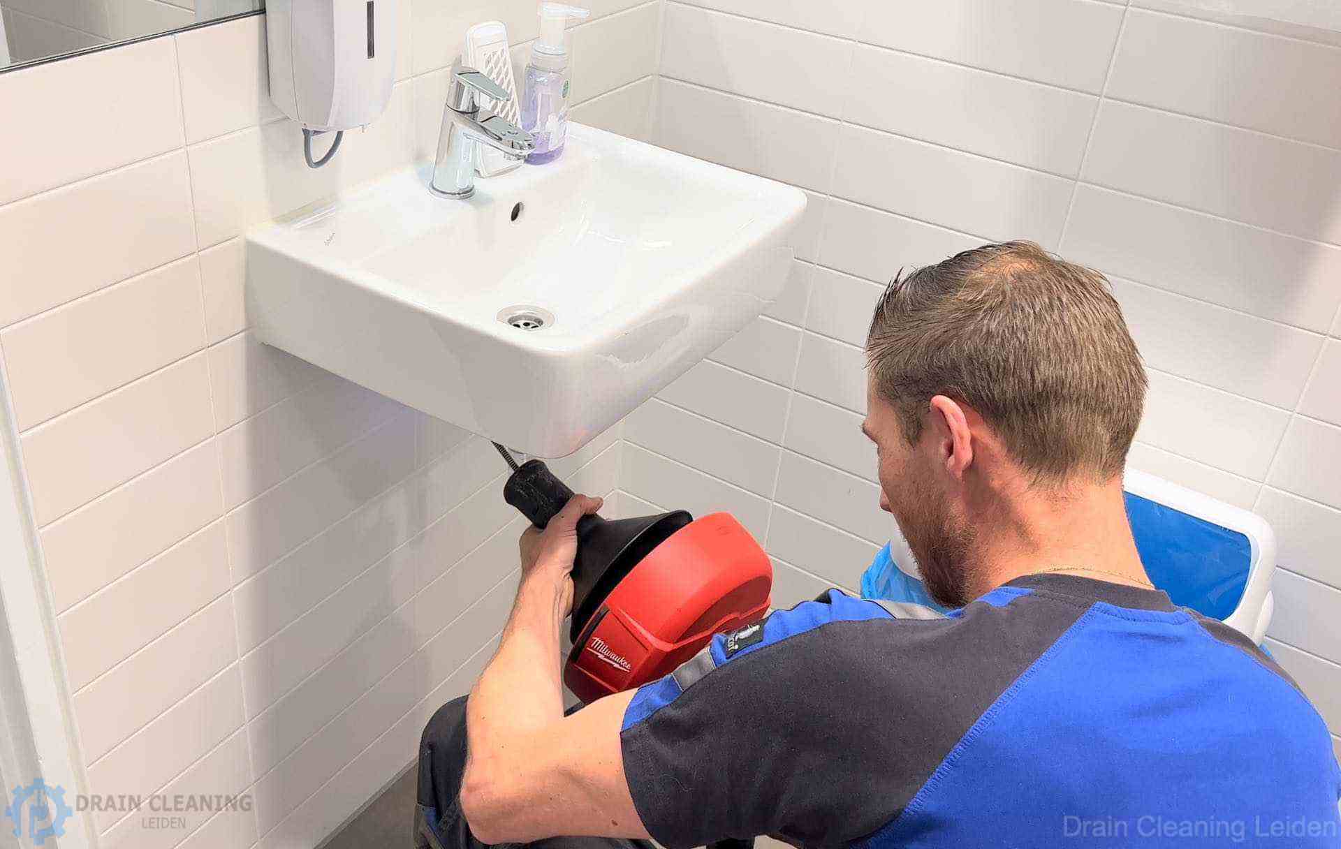 Leiden sink unclogging